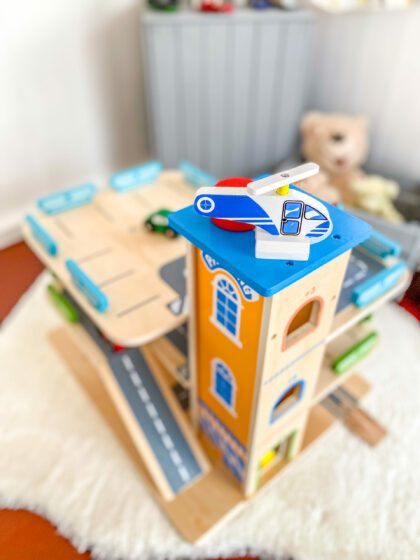 Koka rotaļlieta “Auto māja”